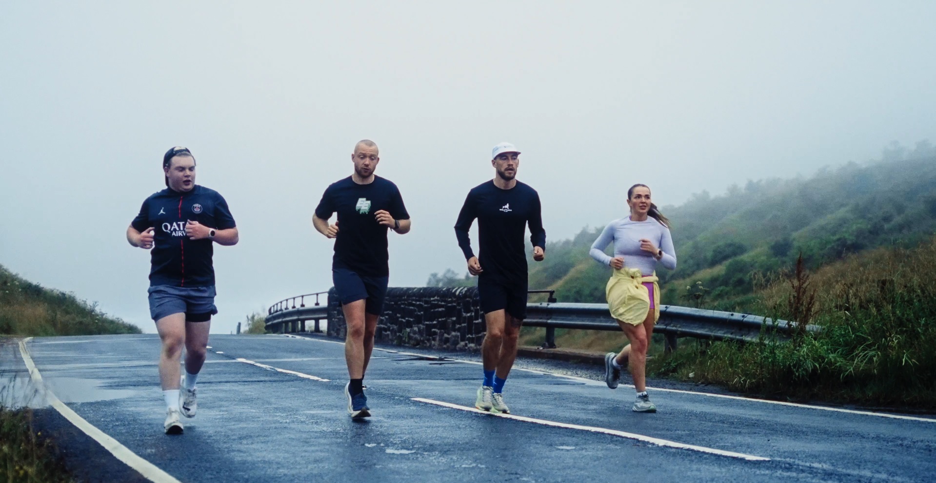 Wolftuna runners together on a foggy road